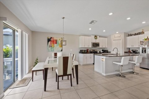 House in Riverview, Florida 4 bedrooms, 179.77 sq.m. № 2198385 - photo 15