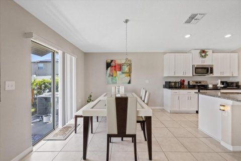 House in Riverview, Florida 4 bedrooms, 179.77 sq.m. № 2198385 - photo 17