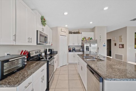 House in Riverview, Florida 4 bedrooms, 179.77 sq.m. № 2198385 - photo 22