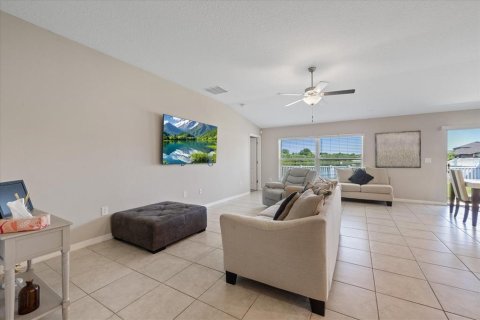 House in Riverview, Florida 4 bedrooms, 179.77 sq.m. № 2198385 - photo 14