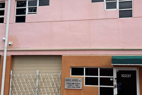 Oficina en alquiler en Miami, Florida № 1096639 - foto 1
