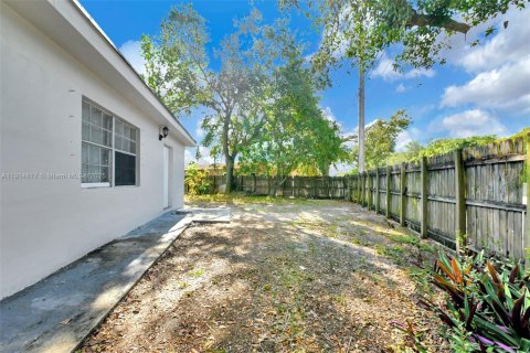 Villa ou maison à vendre à Miami Gardens, Floride: 3 chambres, 138.7 m2 № 1970158 - photo 17