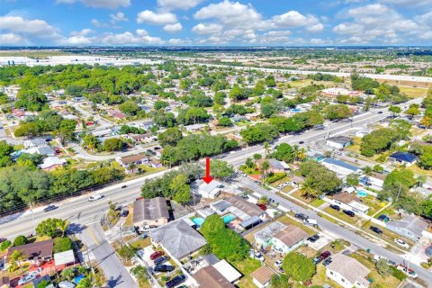 Villa ou maison à vendre à Miami Gardens, Floride: 3 chambres, 138.7 m2 № 1970158 - photo 8