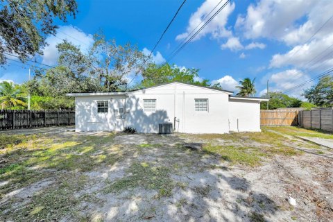 Villa ou maison à vendre à Miami Gardens, Floride: 3 chambres, 138.7 m2 № 1970158 - photo 20