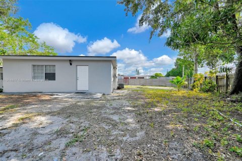 Villa ou maison à vendre à Miami Gardens, Floride: 3 chambres, 138.7 m2 № 1970158 - photo 18