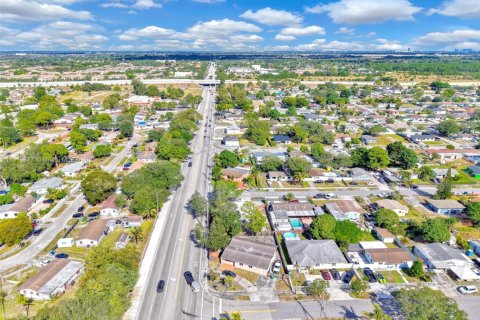Villa ou maison à vendre à Miami Gardens, Floride: 3 chambres, 138.7 m2 № 1970158 - photo 9