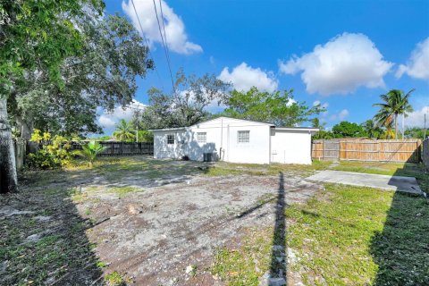 Villa ou maison à vendre à Miami Gardens, Floride: 3 chambres, 138.7 m2 № 1970158 - photo 21