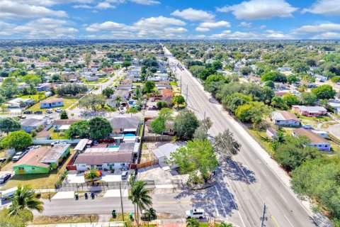 Villa ou maison à vendre à Miami Gardens, Floride: 3 chambres, 138.7 m2 № 1970158 - photo 6