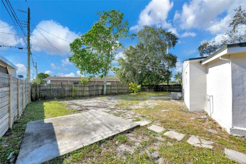Villa ou maison à vendre à Miami Gardens, Floride: 3 chambres, 138.7 m2 № 1970158 - photo 22