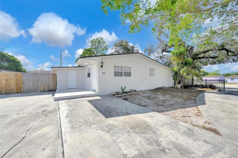 Villa ou maison à vendre à Miami Gardens, Floride: 3 chambres, 138.7 m2 № 1970158 - photo 27