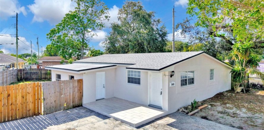 Villa ou maison à Miami Gardens, Floride 3 chambres, 138.7 m2 № 1970158