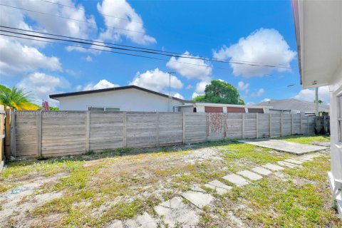 Villa ou maison à vendre à Miami Gardens, Floride: 3 chambres, 138.7 m2 № 1970158 - photo 23