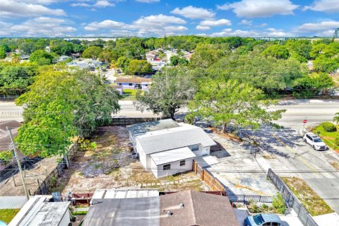 Villa ou maison à vendre à Miami Gardens, Floride: 3 chambres, 138.7 m2 № 1970158 - photo 4