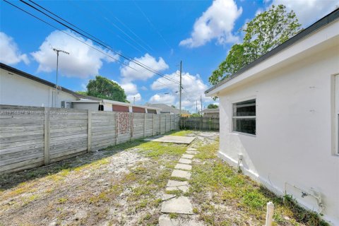 Villa ou maison à vendre à Miami Gardens, Floride: 3 chambres, 138.7 m2 № 1970158 - photo 24