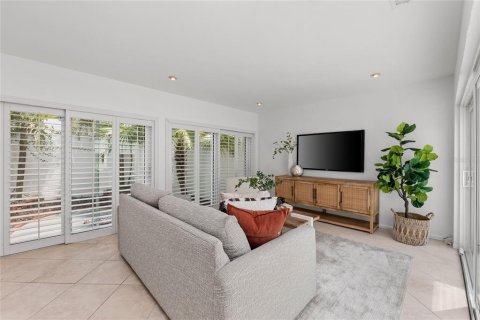 Adosado en venta en Tampa, Florida, 2 dormitorios, 161.84 m2 № 1689714 - foto 21