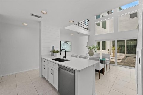 Adosado en venta en Tampa, Florida, 2 dormitorios, 161.84 m2 № 1689714 - foto 8