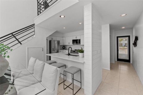 Adosado en venta en Tampa, Florida, 2 dormitorios, 161.84 m2 № 1689714 - foto 6
