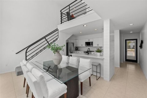 Adosado en venta en Tampa, Florida, 2 dormitorios, 161.84 m2 № 1689714 - foto 16