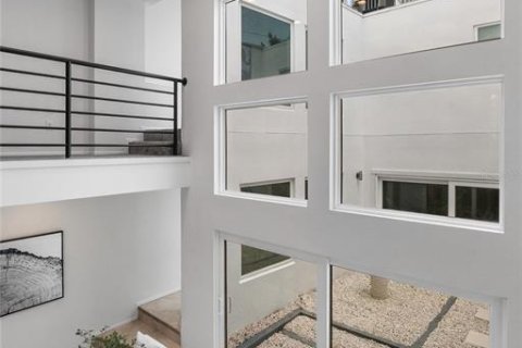 Adosado en venta en Tampa, Florida, 2 dormitorios, 161.84 m2 № 1689714 - foto 19