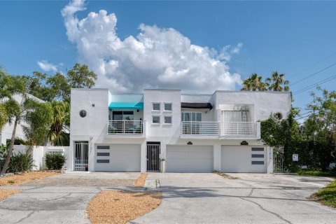 Adosado en venta en Tampa, Florida, 2 dormitorios, 161.84 m2 № 1689714 - foto 1