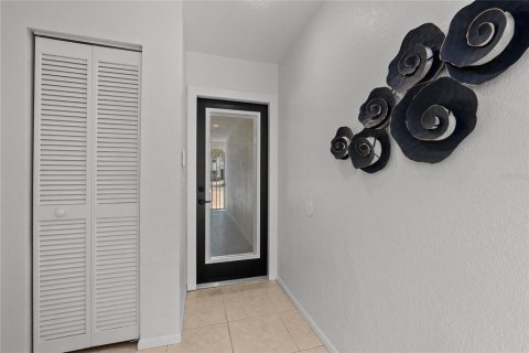 Adosado en venta en Tampa, Florida, 2 dormitorios, 161.84 m2 № 1689714 - foto 5