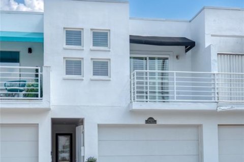 Adosado en venta en Tampa, Florida, 2 dormitorios, 161.84 m2 № 1689714 - foto 3