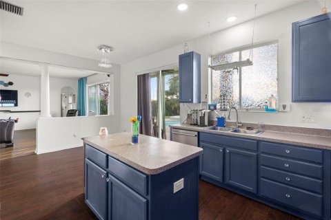 House in New Port Richey, Florida 5 bedrooms, 338.07 sq.m. № 1740562 - photo 15