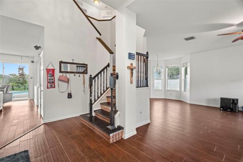 House in New Port Richey, Florida 5 bedrooms, 338.07 sq.m. № 1740562 - photo 6