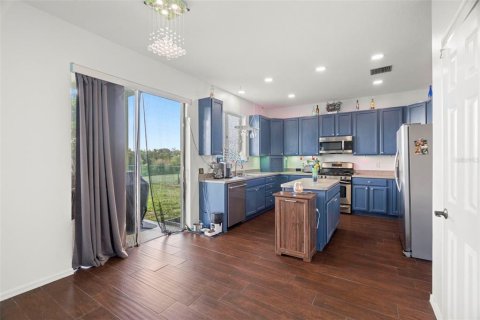 House in New Port Richey, Florida 5 bedrooms, 338.07 sq.m. № 1740562 - photo 12