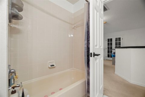 House in New Port Richey, Florida 5 bedrooms, 338.07 sq.m. № 1740562 - photo 25
