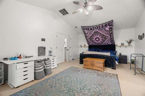 House in New Port Richey, Florida 5 bedrooms, 338.07 sq.m. № 1740562 - photo 21