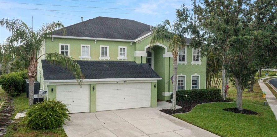 House in New Port Richey, Florida 5 bedrooms, 338.07 sq.m. № 1740562
