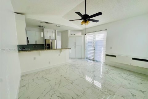 Villa ou maison à louer à Pembroke Pines, Floride: 3 chambres, 145.67 m2 № 1961930 - photo 8
