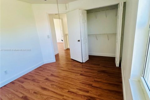 Villa ou maison à louer à Pembroke Pines, Floride: 3 chambres, 145.67 m2 № 1961930 - photo 13