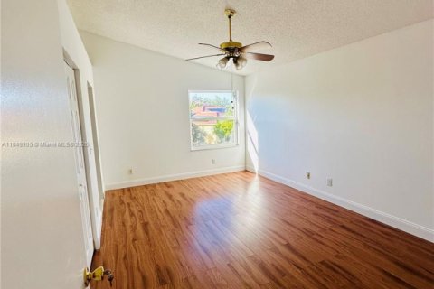 Villa ou maison à louer à Pembroke Pines, Floride: 3 chambres, 145.67 m2 № 1961930 - photo 14