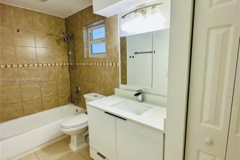 Villa ou maison à louer à Pembroke Pines, Floride: 3 chambres, 145.67 m2 № 1961930 - photo 11