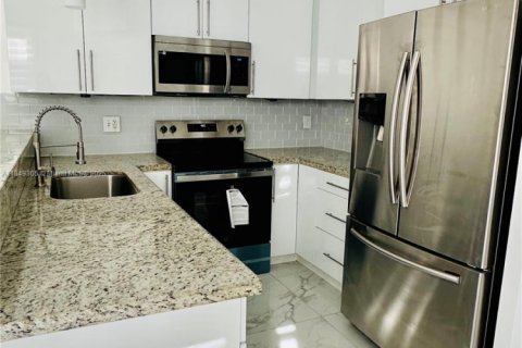 Villa ou maison à louer à Pembroke Pines, Floride: 3 chambres, 145.67 m2 № 1961930 - photo 9