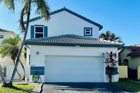 Villa ou maison à louer à Pembroke Pines, Floride: 3 chambres, 145.67 m2 № 1961930 - photo 1