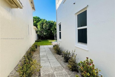 Villa ou maison à louer à Pembroke Pines, Floride: 3 chambres, 145.67 m2 № 1961930 - photo 2