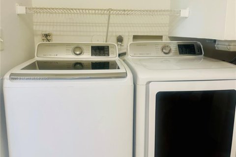 Villa ou maison à louer à Pembroke Pines, Floride: 3 chambres, 145.67 m2 № 1961930 - photo 7