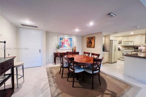 Condominio en alquiler en Lauderdale-by-the-Sea, Florida, 2 dormitorios, 133.13 m2 № 2077949 - foto 4