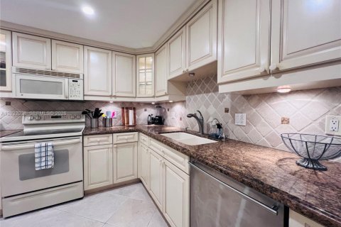 Condominio en alquiler en Lauderdale-by-the-Sea, Florida, 2 dormitorios, 133.13 m2 № 2077949 - foto 21