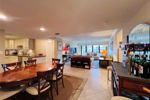 Condominio en alquiler en Lauderdale-by-the-Sea, Florida, 2 dormitorios, 133.13 m2 № 2077949 - foto 13