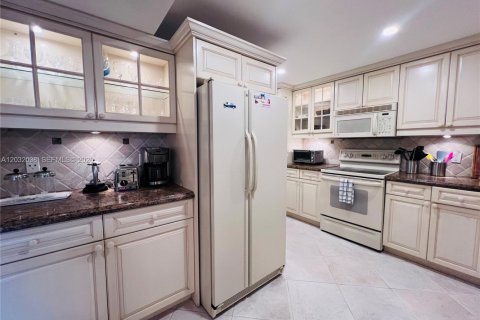 Condominio en alquiler en Lauderdale-by-the-Sea, Florida, 2 dormitorios, 133.13 m2 № 2077949 - foto 22
