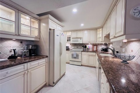 Condominio en alquiler en Lauderdale-by-the-Sea, Florida, 2 dormitorios, 133.13 m2 № 2077949 - foto 19