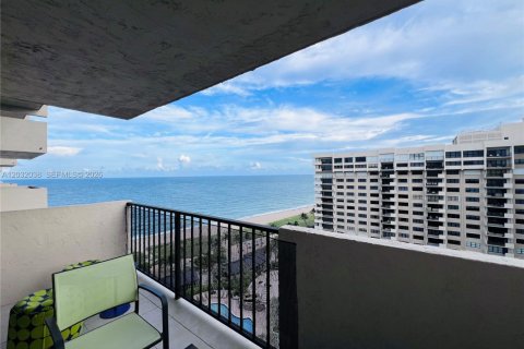 Condominio en alquiler en Lauderdale-by-the-Sea, Florida, 2 dormitorios, 133.13 m2 № 2077949 - foto 27