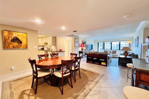Condominio en alquiler en Lauderdale-by-the-Sea, Florida, 2 dormitorios, 133.13 m2 № 2077949 - foto 2