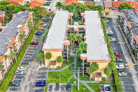 Condo in Hialeah, Florida, 2 bedrooms  № 1891142 - photo 3
