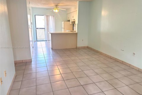 Condo in Hialeah, Florida, 2 bedrooms  № 1891142 - photo 7