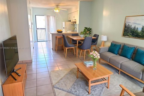 Condo in Hialeah, Florida, 2 bedrooms  № 1891142 - photo 8